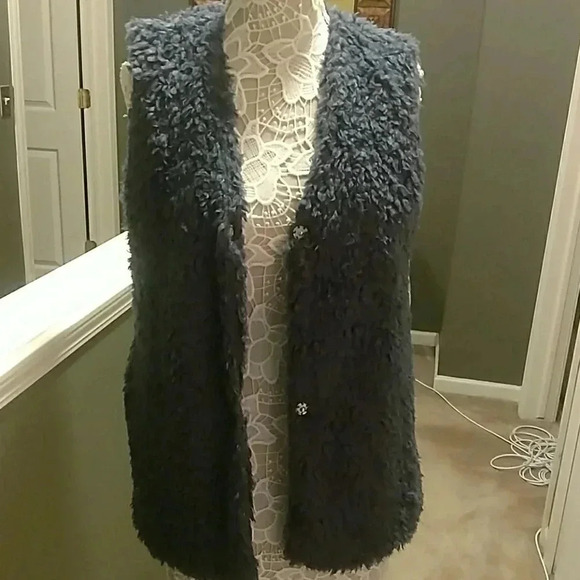 DESIGN LAB FUR VEST - Picture 6 of 6